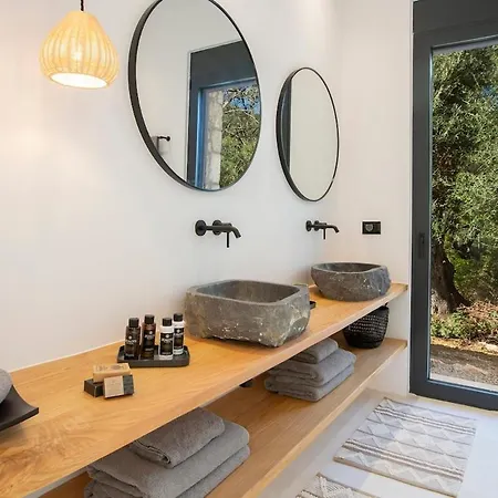 Nina S Summer House A Brand-new Seaview Sanctuary 别墅 *