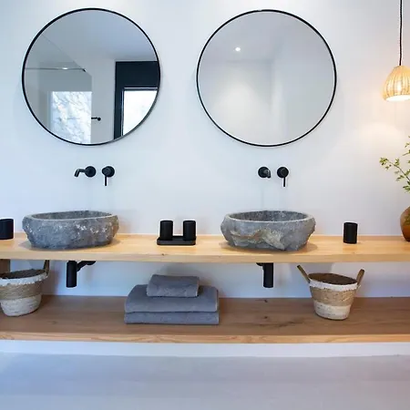 Nina S Summer House A Brand-new Seaview Sanctuary 别墅