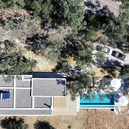 Nina S Summer House A Brand-new Seaview Sanctuary 别墅